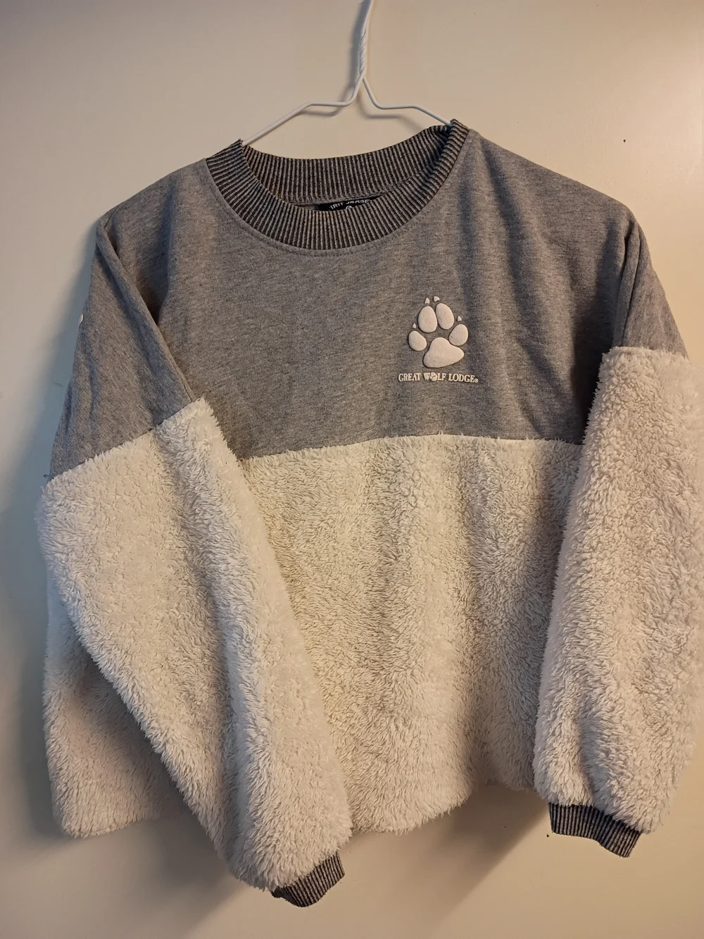 Great Wolf Lodge Kids Grey And White Sweater With Wolf Ears Included